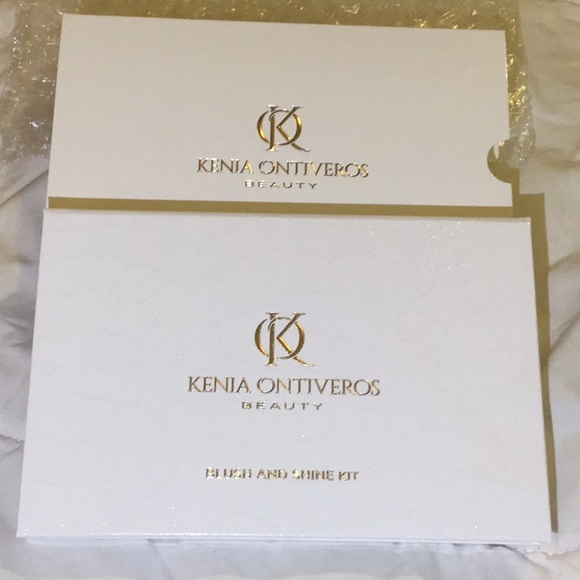 Kenia Ontiveros Beauty Blush and Shine Kit - Picture 10 of 12